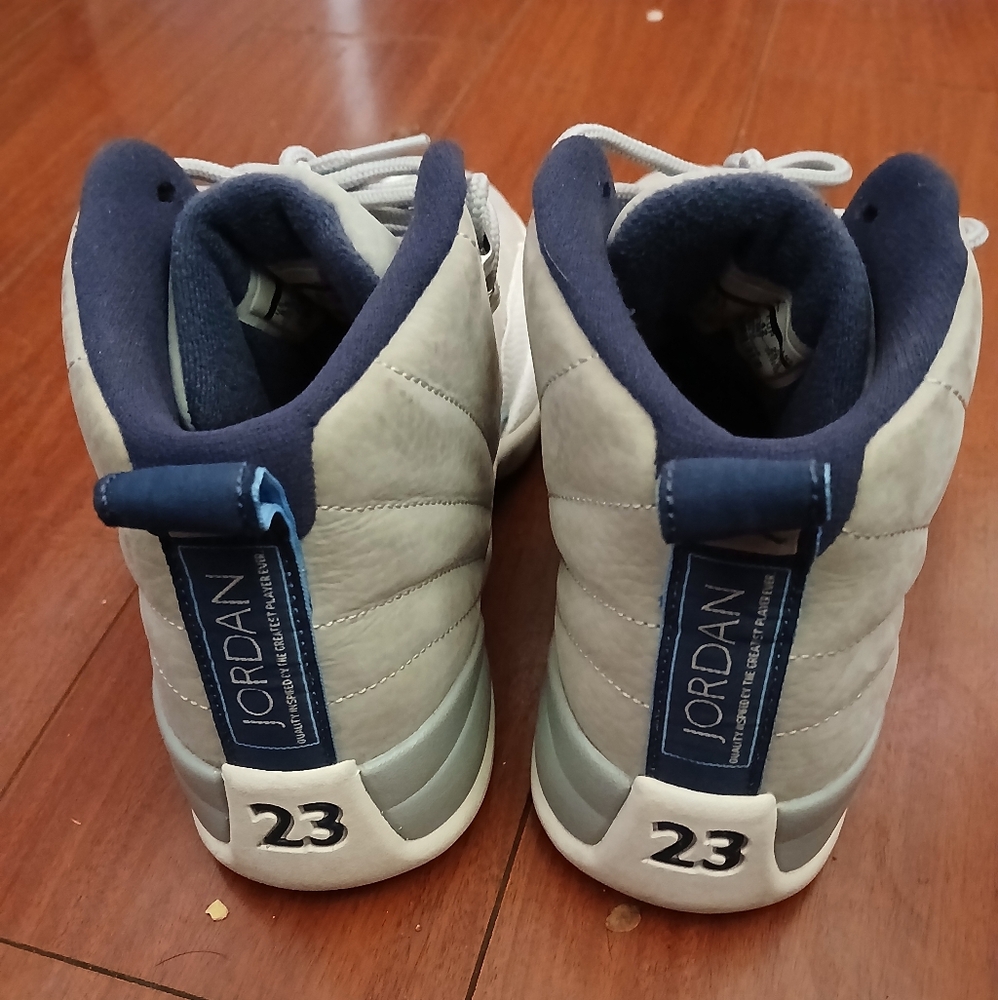 Men's Air Jordan Retro 12 Basketball Shoes - Picture 2 of 4